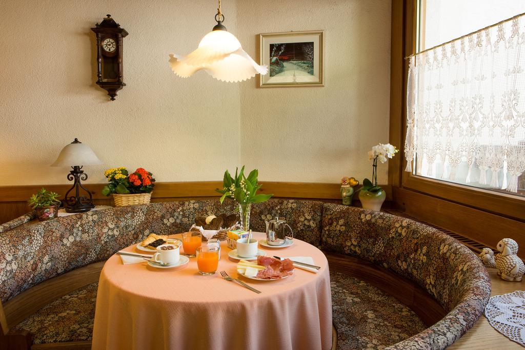 Hotel Garni Ai Serrai Рока Пиеторе Екстериор снимка