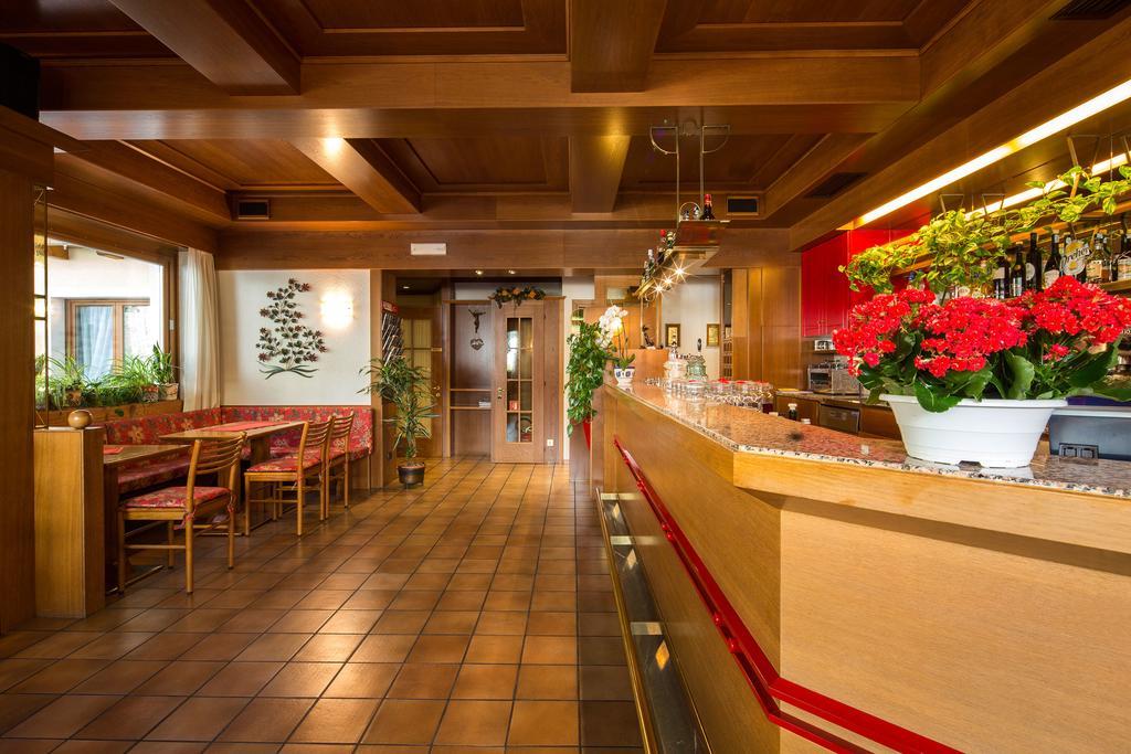 Hotel Garni Ai Serrai Рока Пиеторе Екстериор снимка