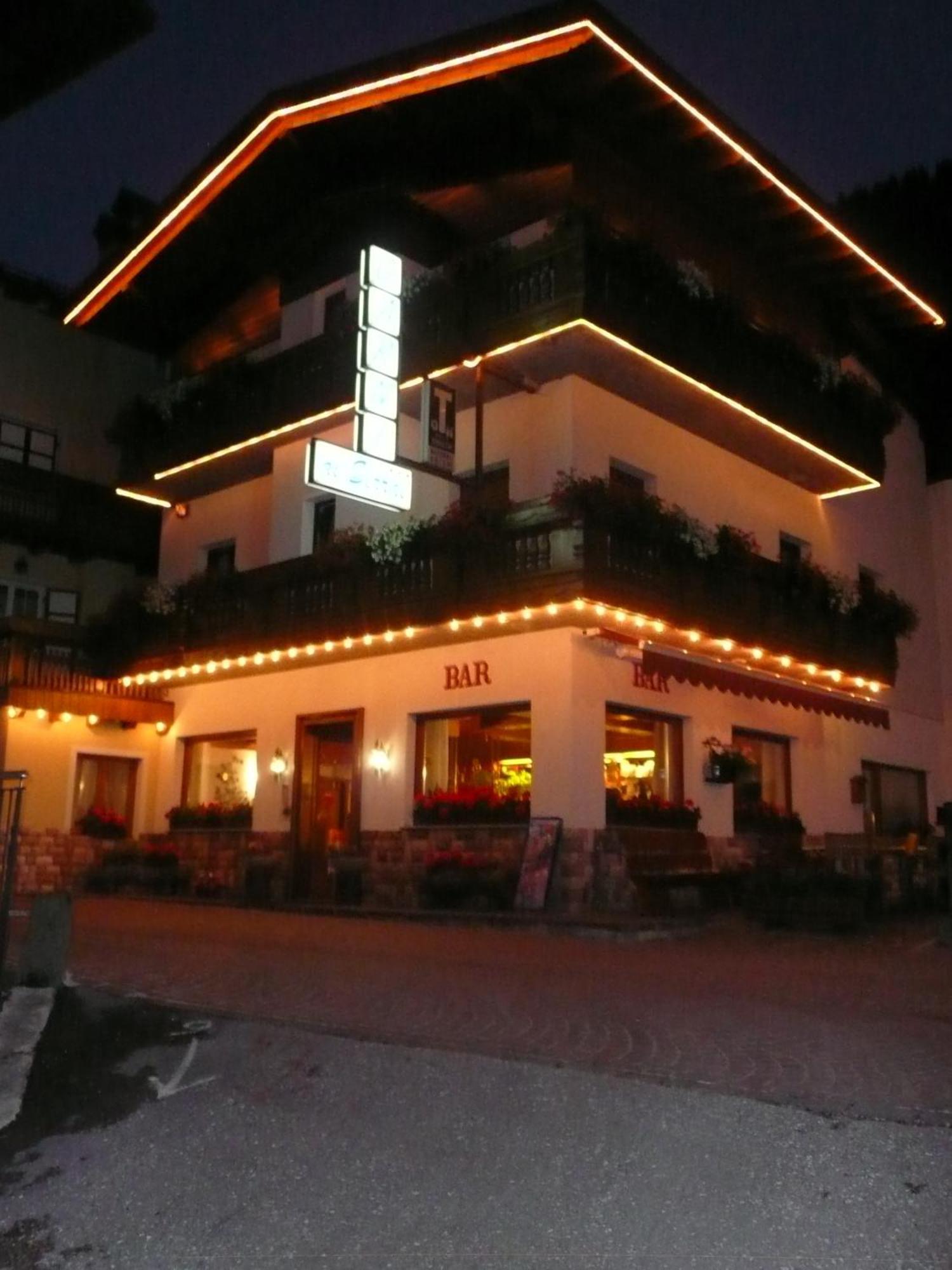 Hotel Garni Ai Serrai Рока Пиеторе Екстериор снимка