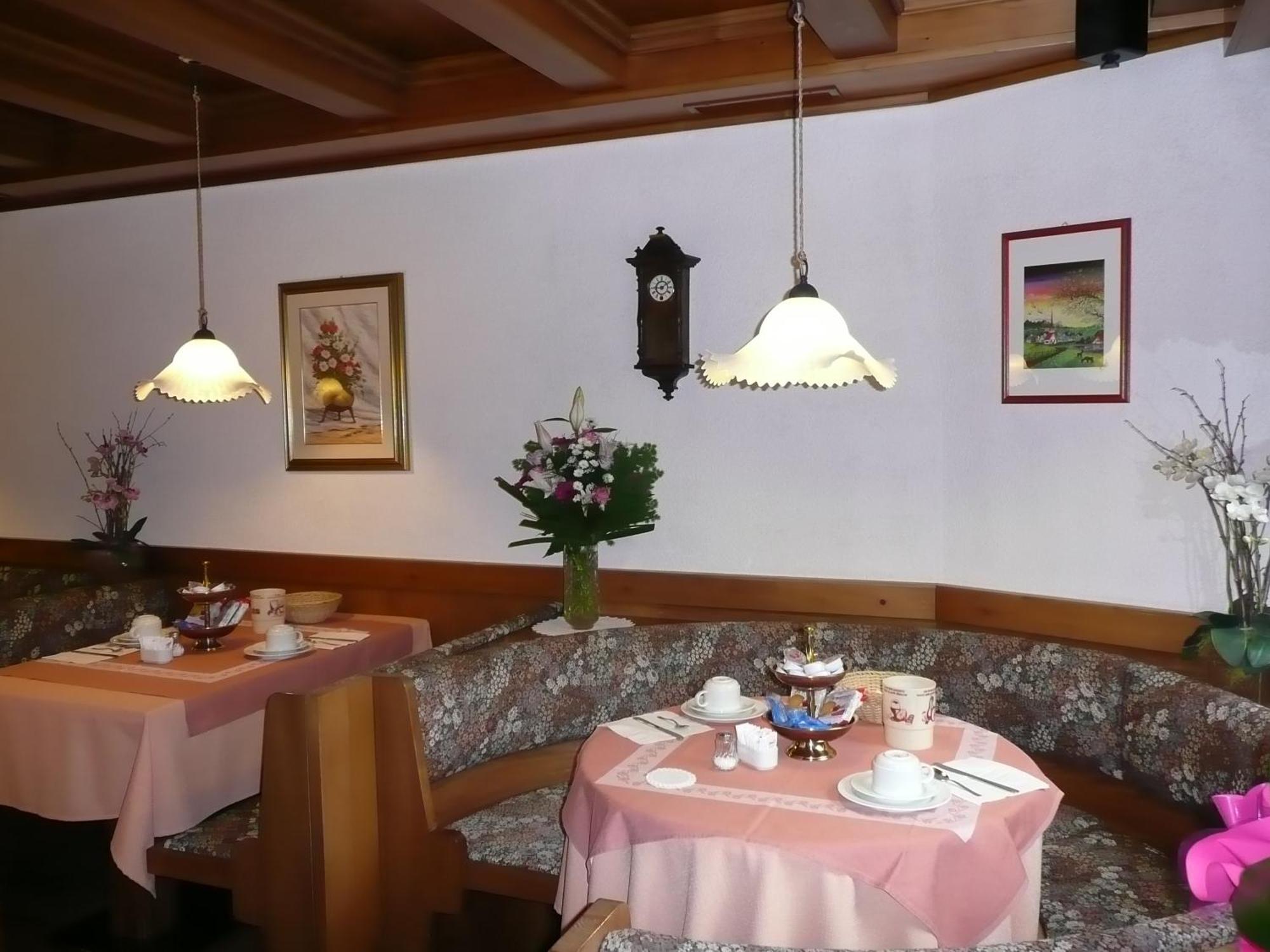 Hotel Garni Ai Serrai Рока Пиеторе Екстериор снимка