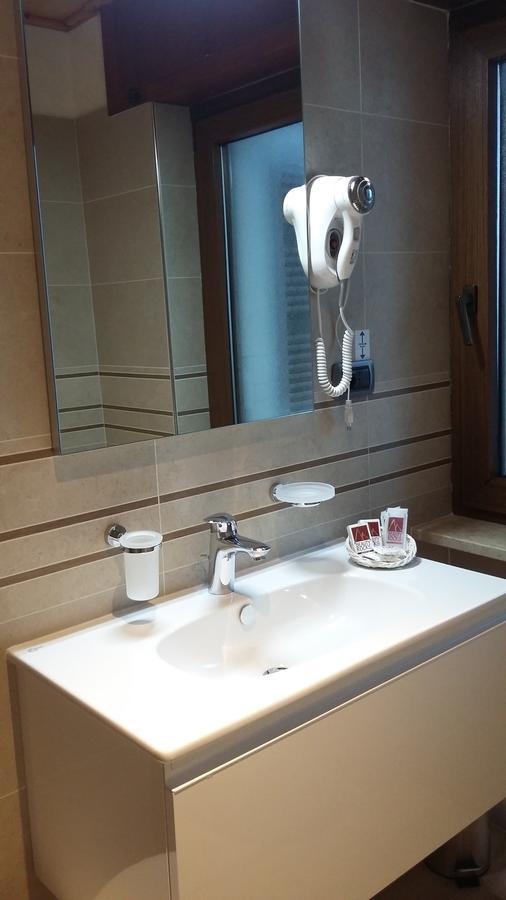 Hotel Garni Ai Serrai Рока Пиеторе Екстериор снимка