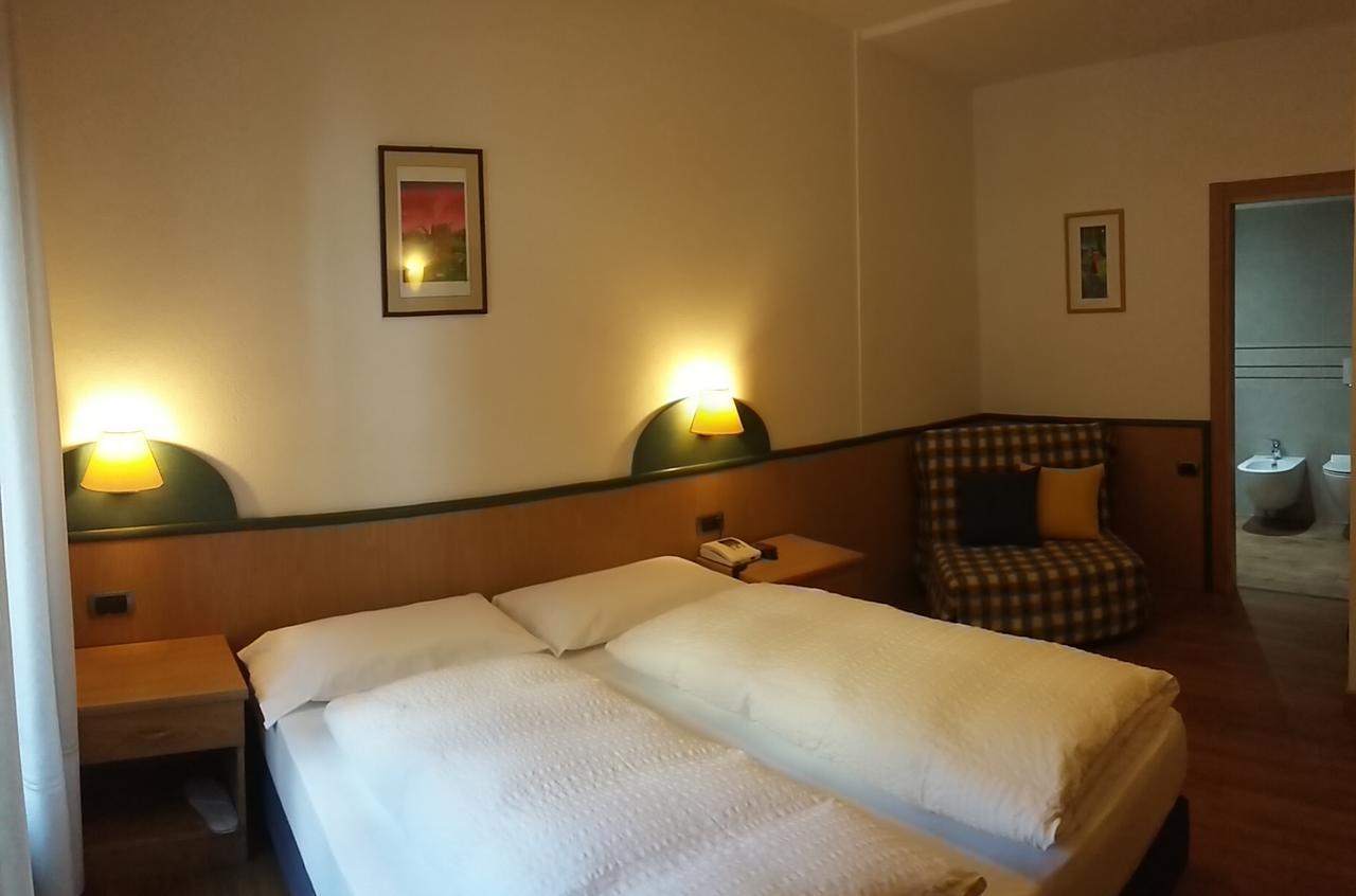 Hotel Garni Ai Serrai Рока Пиеторе Екстериор снимка